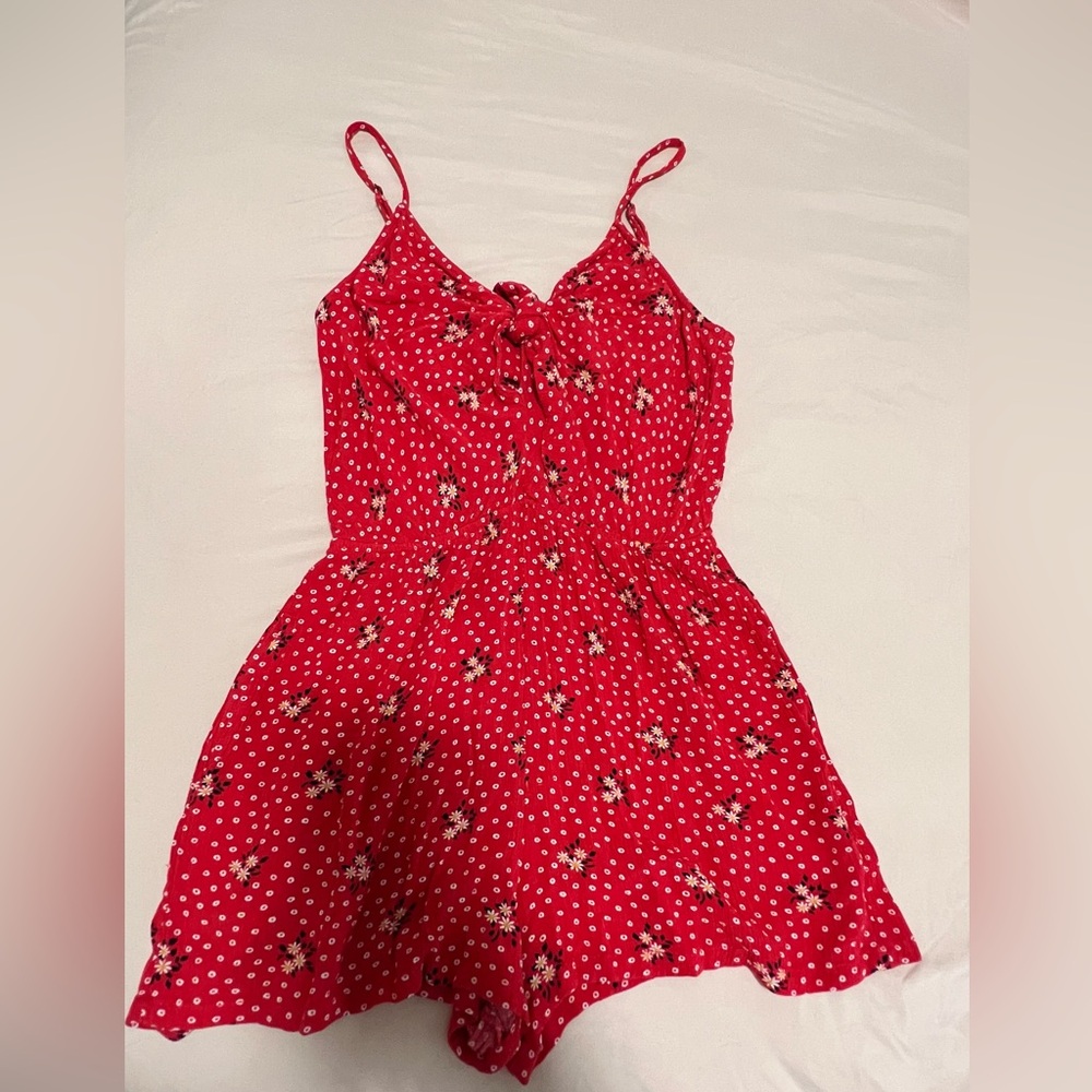 Mimi Chica Women's Red/White Floral/Dot Print Sleeveless Tie Front Romper sz